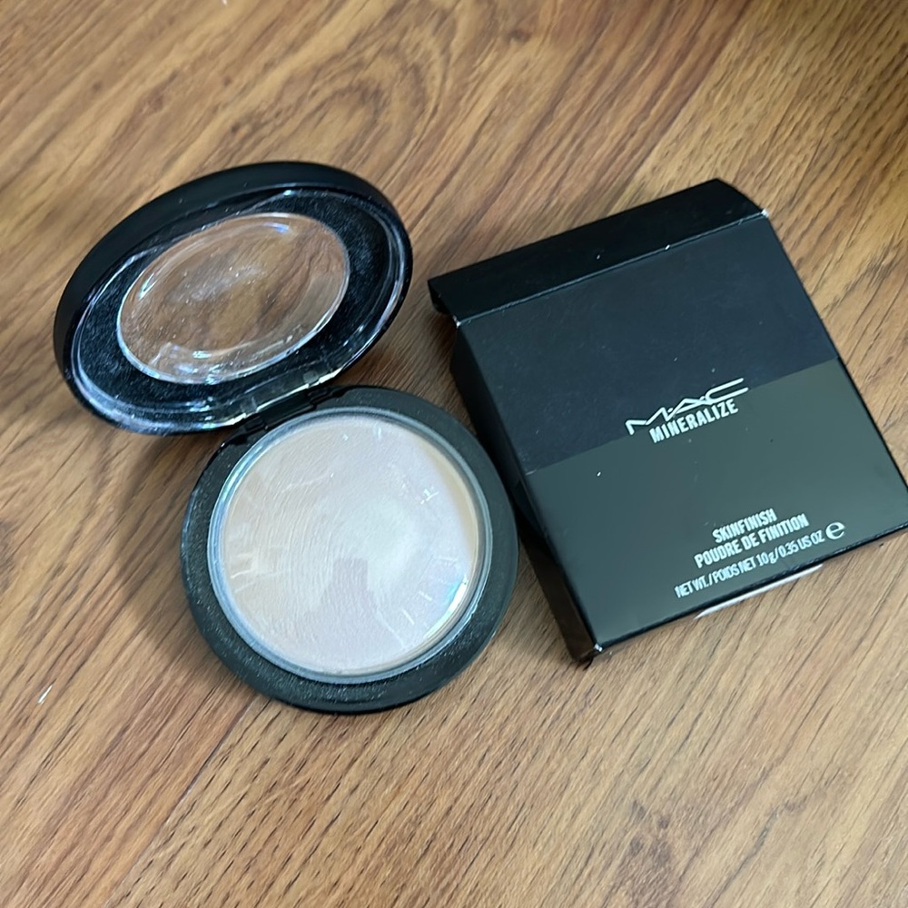 COPY - MAC Mineralize Skinfinish in Warm Rose - New with box